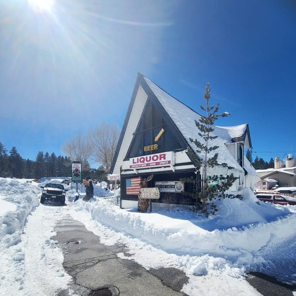Snowy daytime exterior of Home of the Hangover in Big Bear Lake